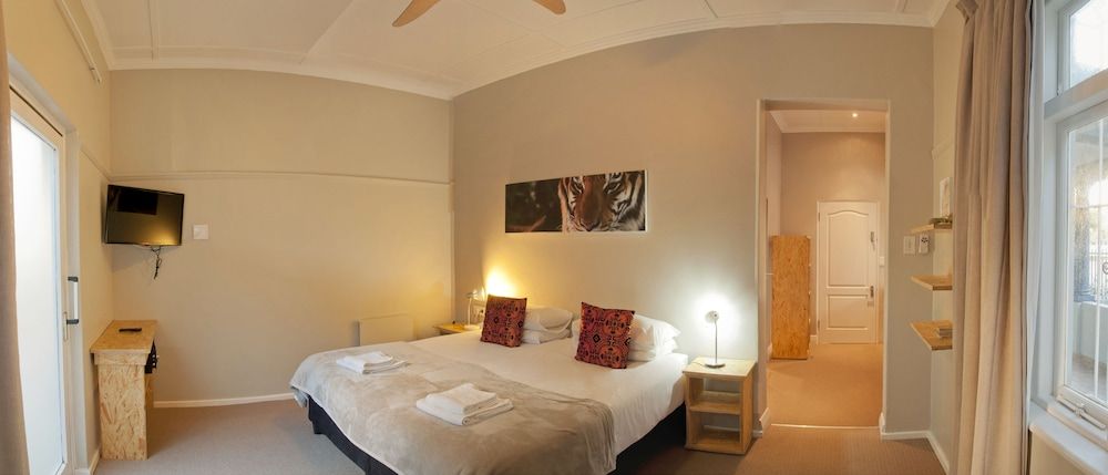 Atlantic Point Backpackers Deluxe Double Room 7