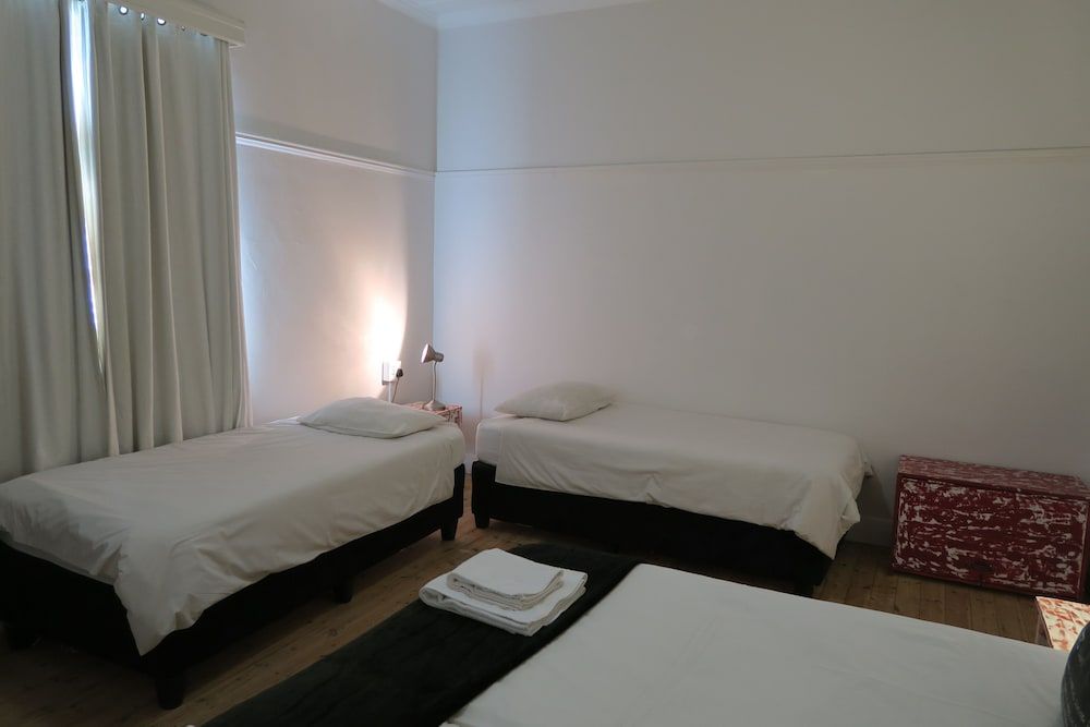 Atlantic Point Backpackers Traditional Quadruple Room 3