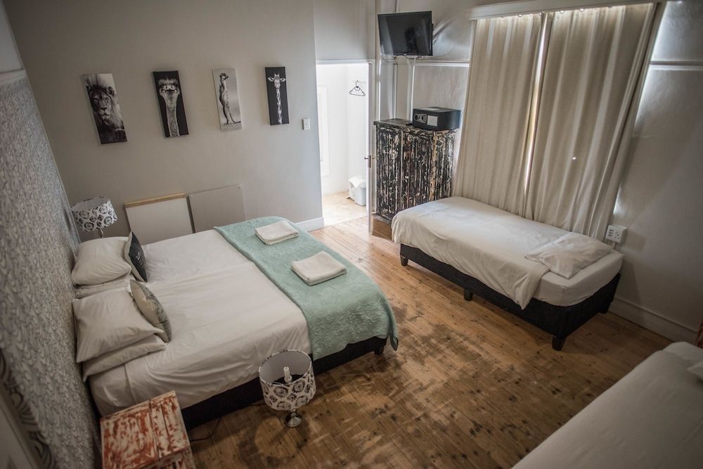 Atlantic Point Backpackers Traditional Quadruple Room 5