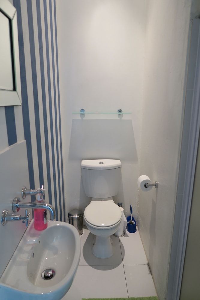 Atlantic Point Backpackers Deluxe Double Room 10