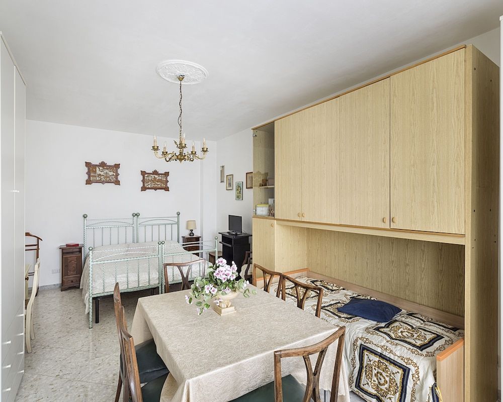 undefined B&B Limited Edition 6