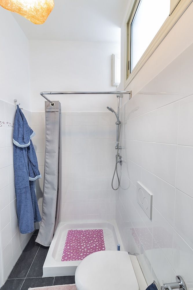 B&B Limited Edition Quadruple Room (Erika) 6