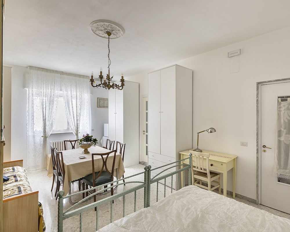 undefined B&B Limited Edition 5