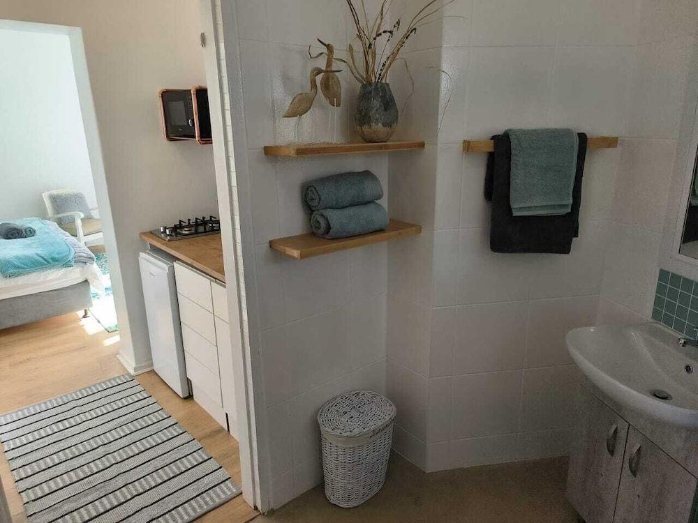 African Breeze Guest House Deluxe Double Room 7