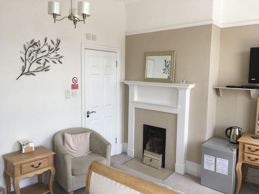 Wellington Hotel Standard Double Room, Ensuite, Sea View 8