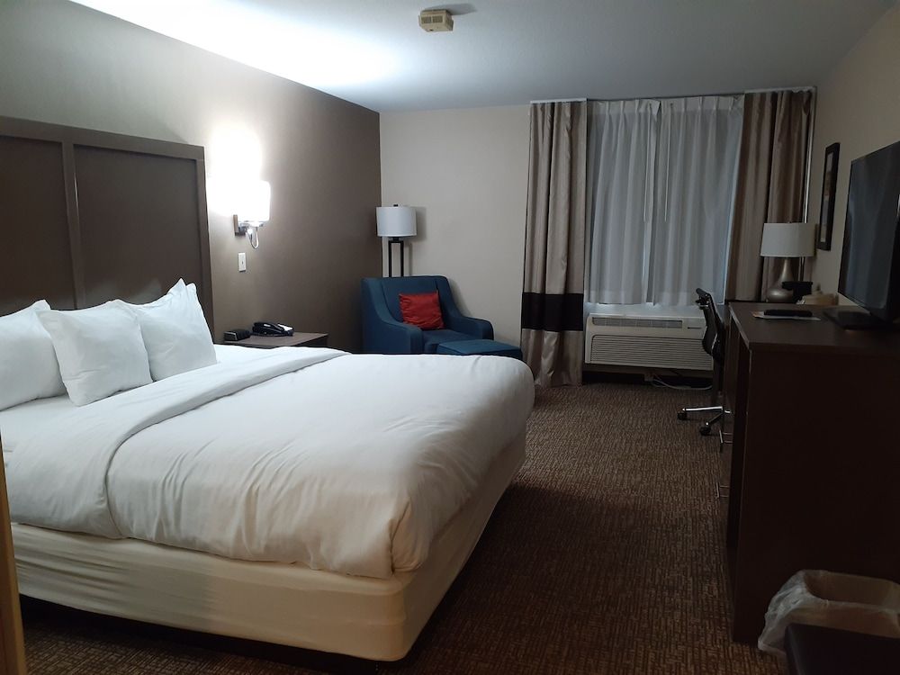 Comfort Inn Van Wert Standard Room, 1 King Bed, Non Smoking 2