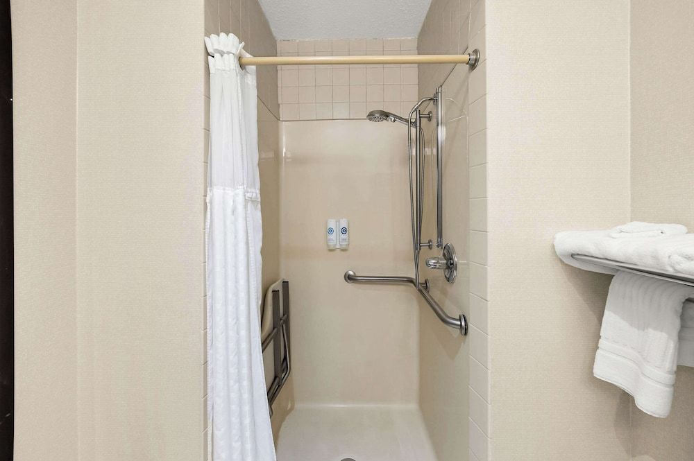 Comfort Inn Van Wert Room, 1 King Bed, Accessible, Non Smoking 2