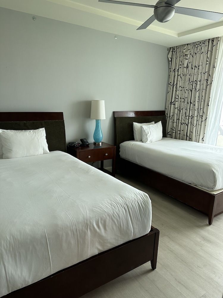 Deluxe Room, 2 Bedrooms, Non Smoking, Partial Ocean View