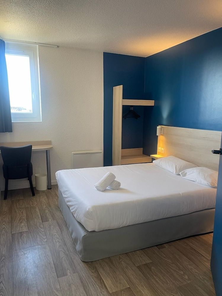 Kyriad Direct Dreux Standard Room, 1 Double Bed 2