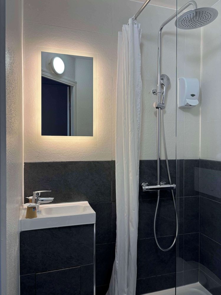 Kyriad Direct Dreux Standard Room, 1 Double Bed 7