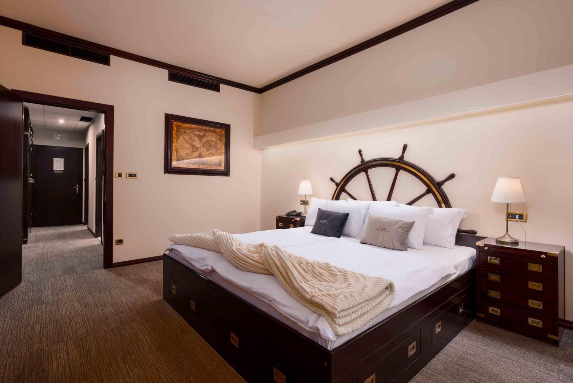 Double Room with Balcony and Park View