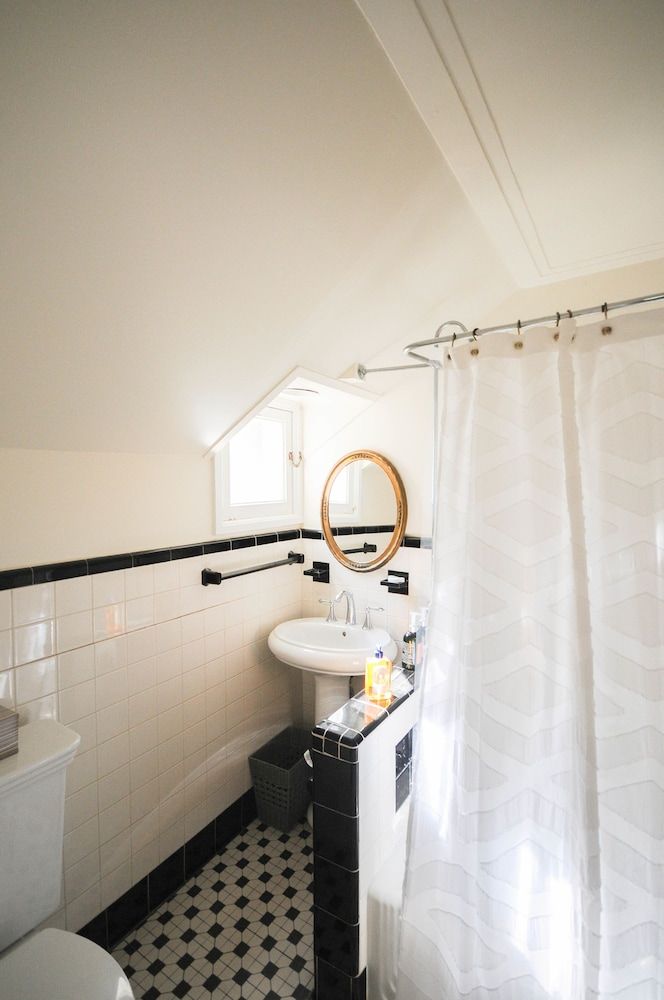 The Gables of Rhinebeck Inn Deluxe Room, 1 King Bed with Sofa bed, Non Smoking 6