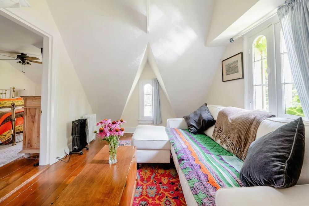 The Gables of Rhinebeck Inn Deluxe Room, 1 King Bed with Sofa bed, Non Smoking 5