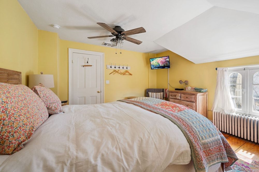 The Gables of Rhinebeck Inn Deluxe Double Room, 2 Bedrooms, Non Smoking 9