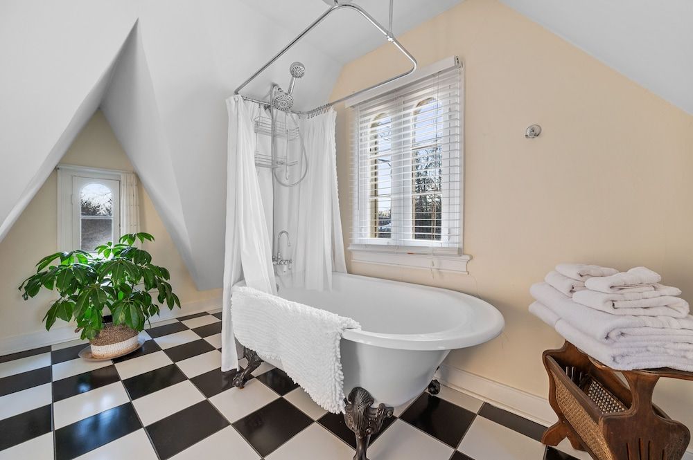 The Gables of Rhinebeck Inn Deluxe Room, 1 Queen Bed, Non Smoking 11