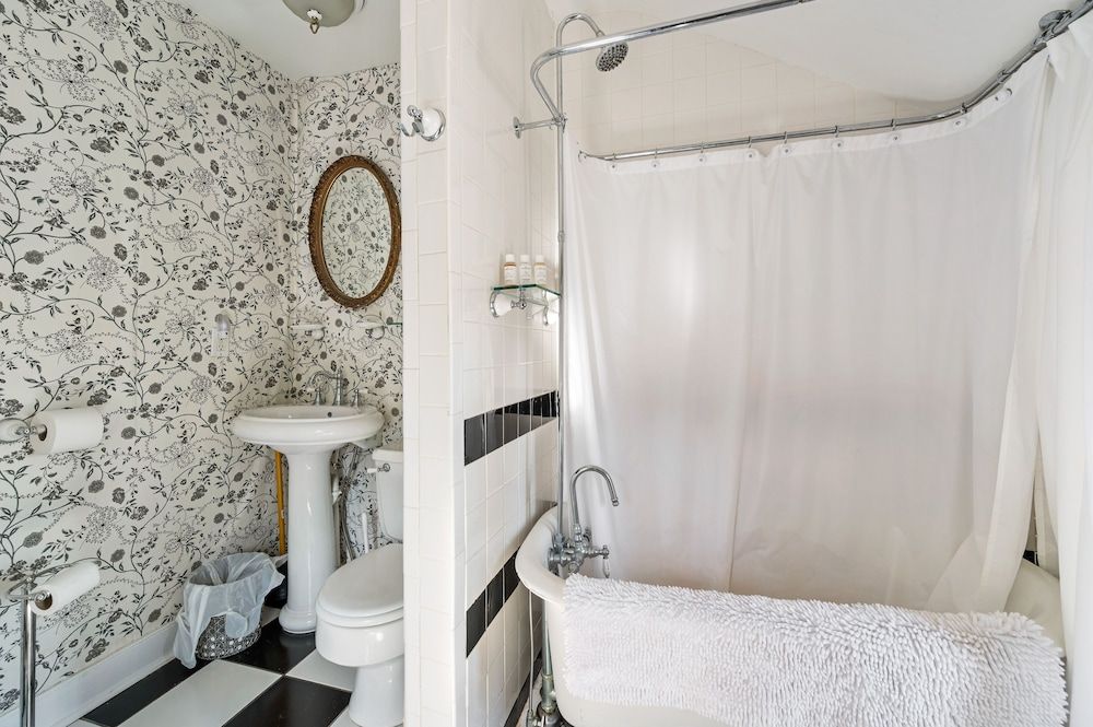 The Gables of Rhinebeck Inn Deluxe Double Room, 2 Bedrooms, Non Smoking 11