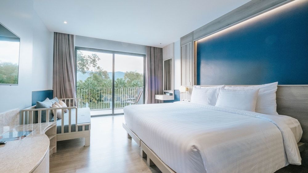 Seabed Grand Hotel Phuket Deluxe Pool View Room 3