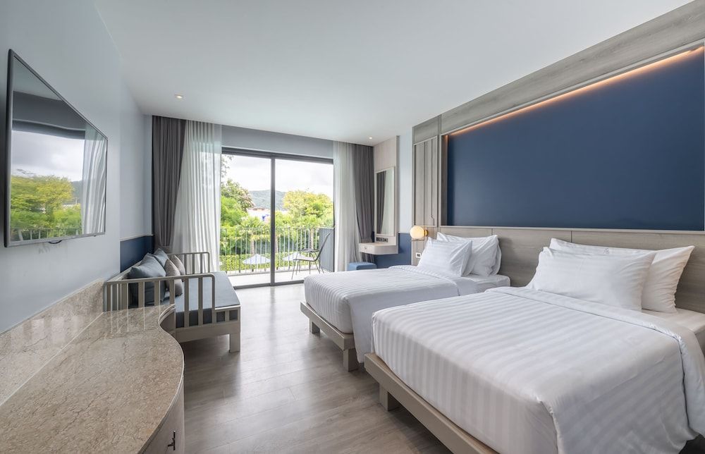 Seabed Grand Hotel Phuket Deluxe Pool View Room