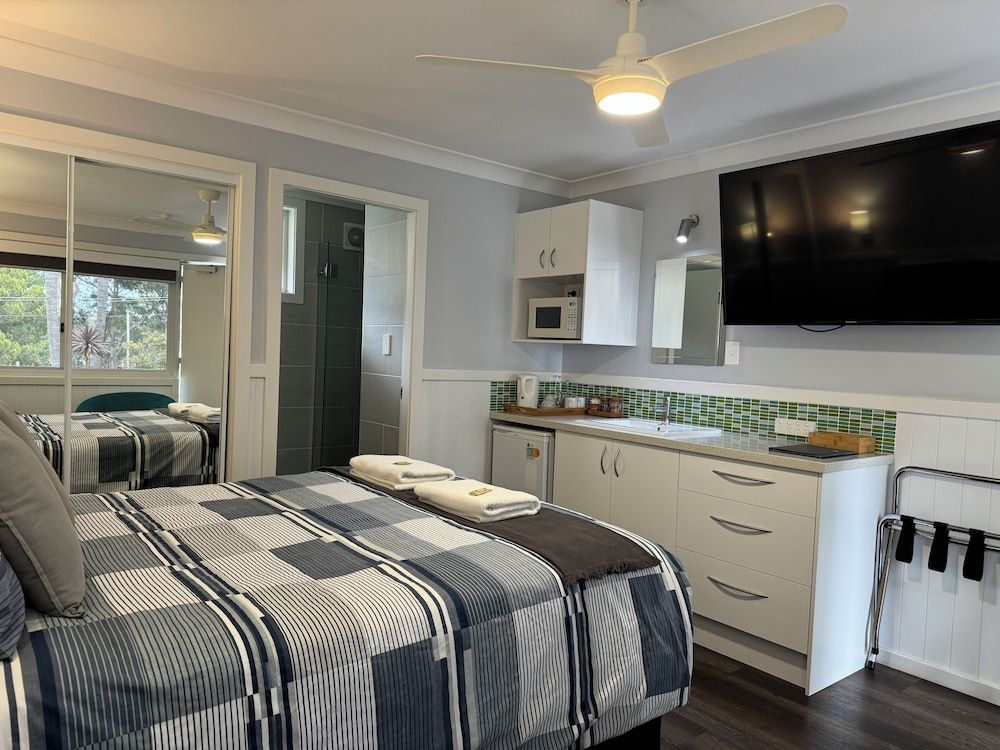 Ulladulla Motel Queen Room 8