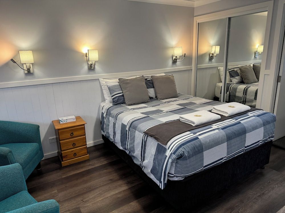 Ulladulla Motel Queen Room 2