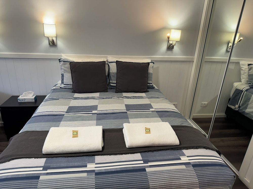 Ulladulla Motel Queen Room 5