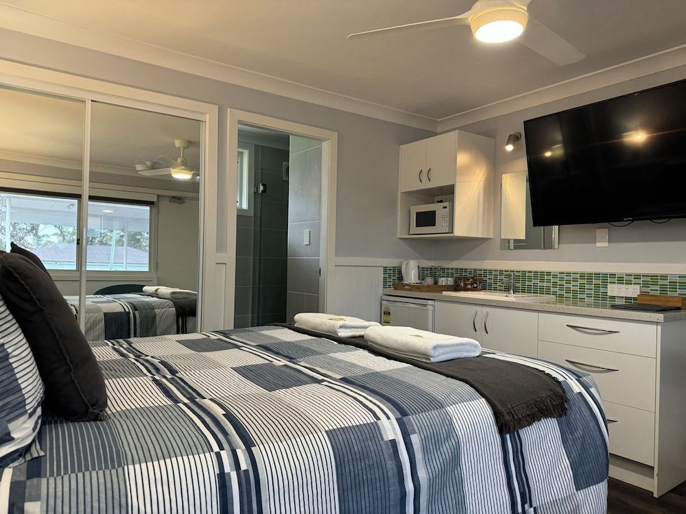 Ulladulla Motel Queen Room 9