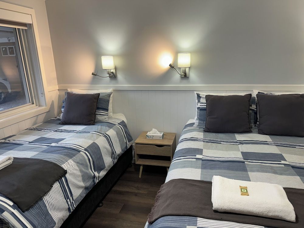 Ulladulla Motel Twin Room 3