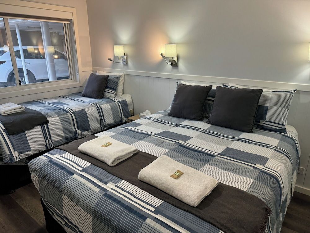 Ulladulla Motel Twin Room 4