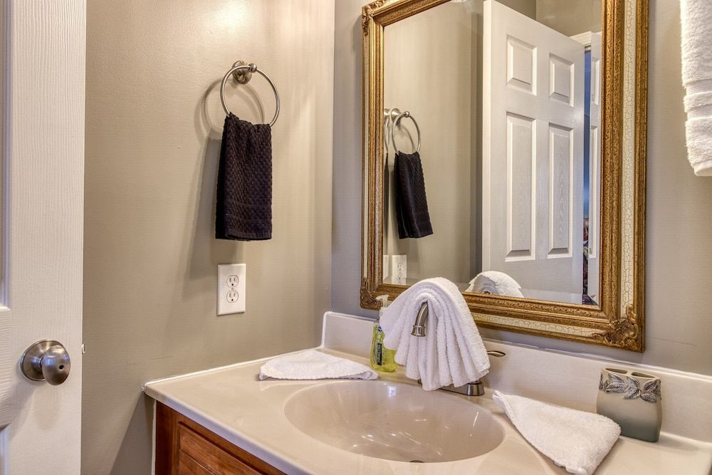 Rustic River Lodge by HoneyBearCabins River Dance Condo 12