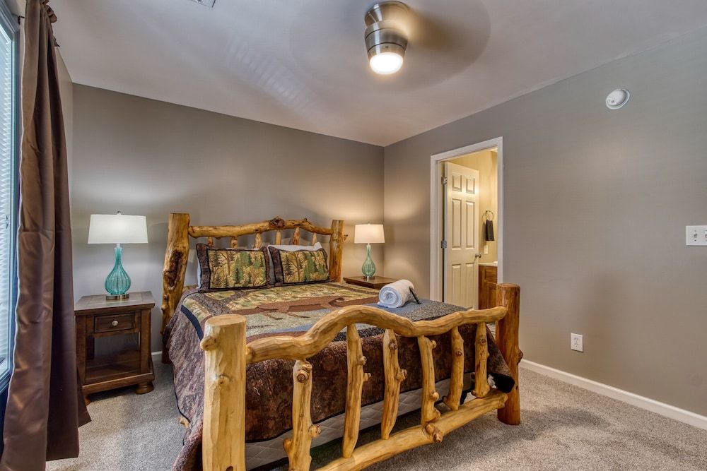 Rustic River Lodge by HoneyBearCabins River Dance Condo 8