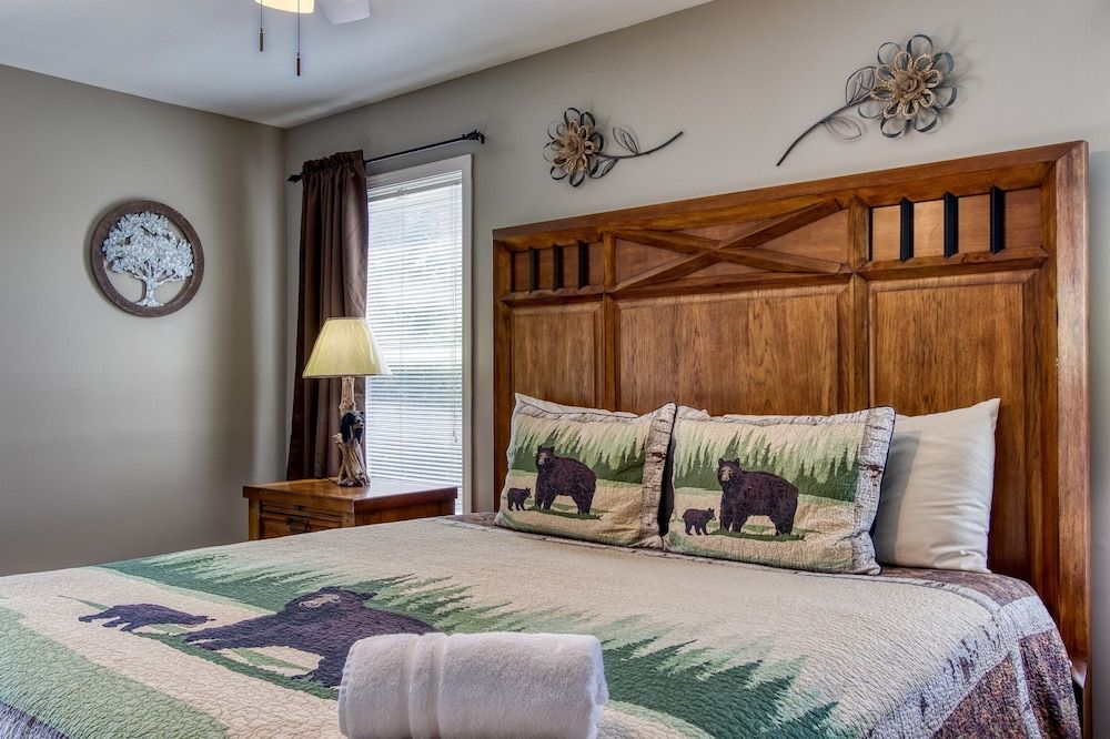 Rustic River Lodge by HoneyBearCabins River Dance Condo 4