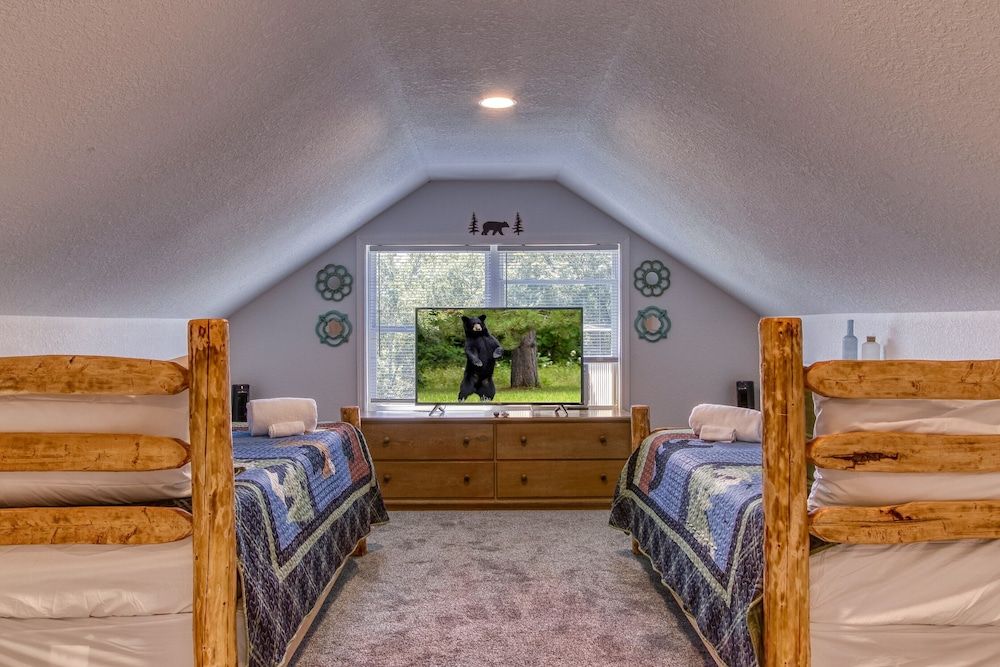 Rustic River Lodge by HoneyBearCabins Baby Bear Condo 5