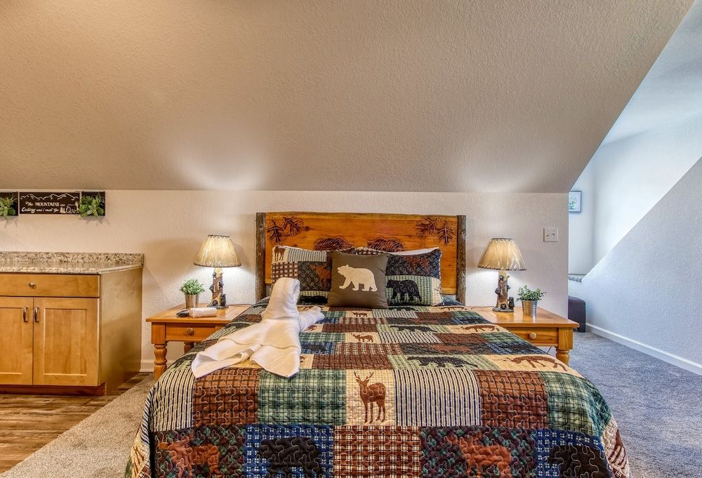 Rustic River Lodge by HoneyBearCabins Baby Bear Condo 6