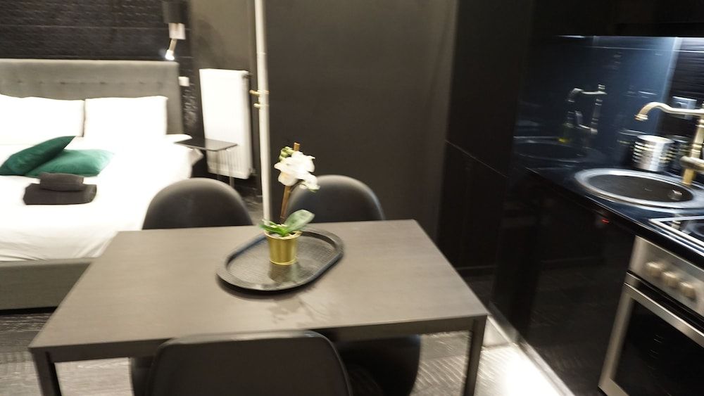 Exclusive Design Studio with Yard Apartment 13