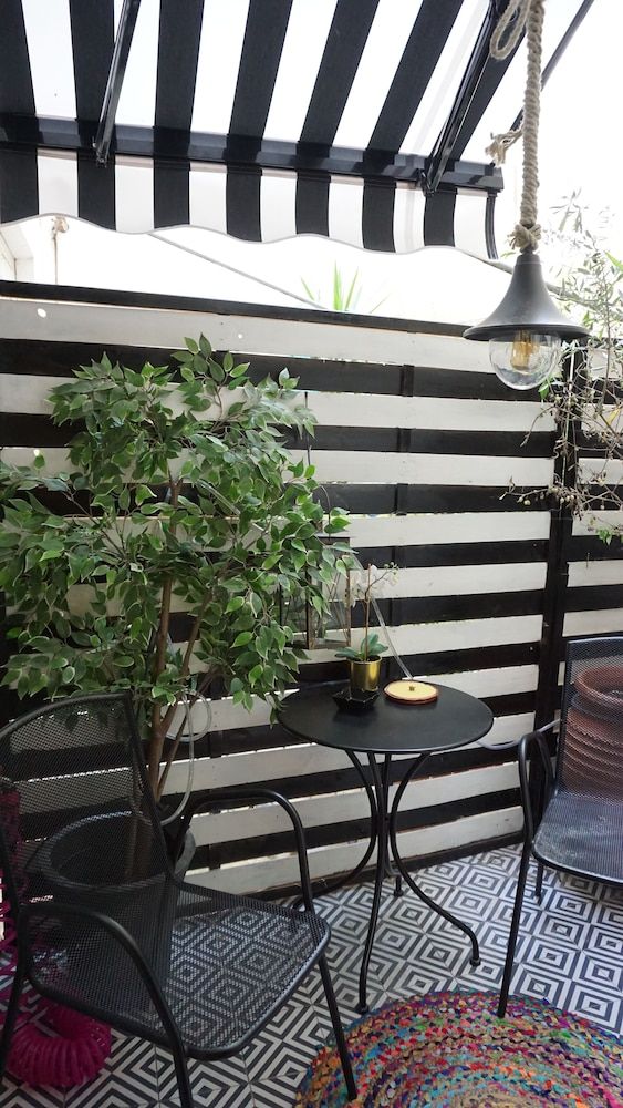 Exclusive Design Studio with Yard Apartment 14