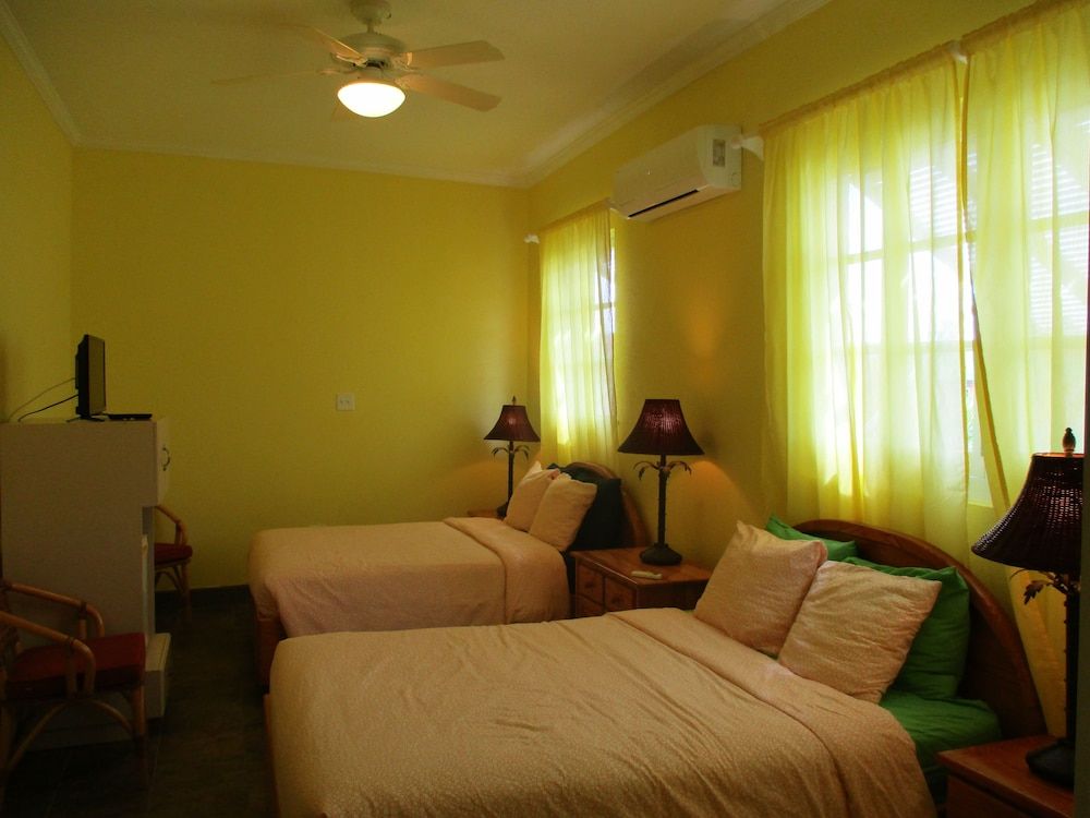 Harlem B & B Family Room, Multiple Beds, Private Bathroom, Partial Sea View 4