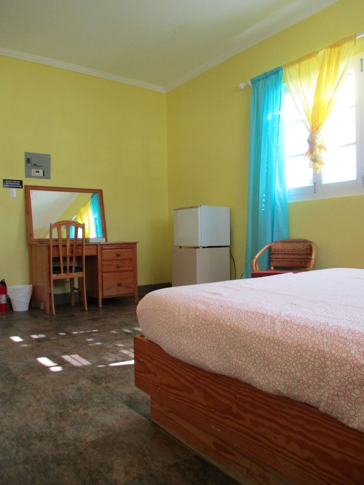 Harlem B & B Signature Room, 1 Double Bed, Private Bathroom, Partial Sea View 4