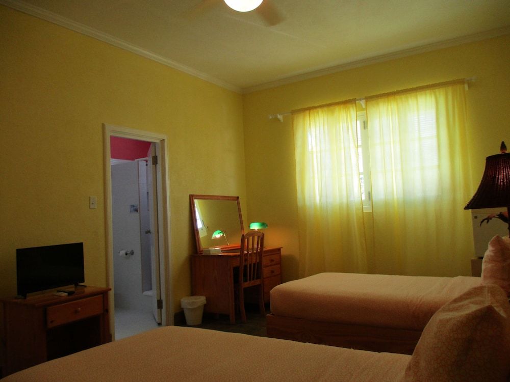 Harlem B & B Family Room, Multiple Beds, Private Bathroom, Partial Sea View 3
