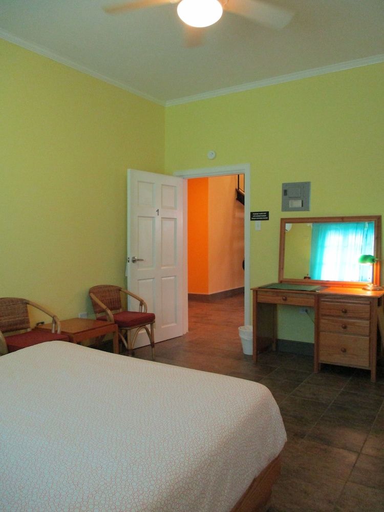 Harlem B & B Classic Room, Private Bathroom, Ground Floor 13