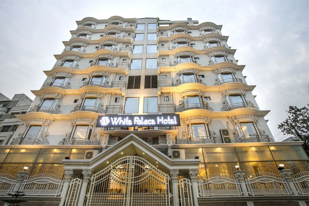 undefined White Palace Hotel 4