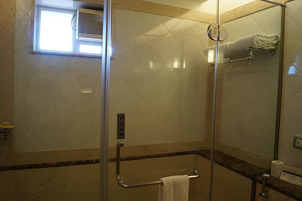 The President Hotel Luxury Room 8