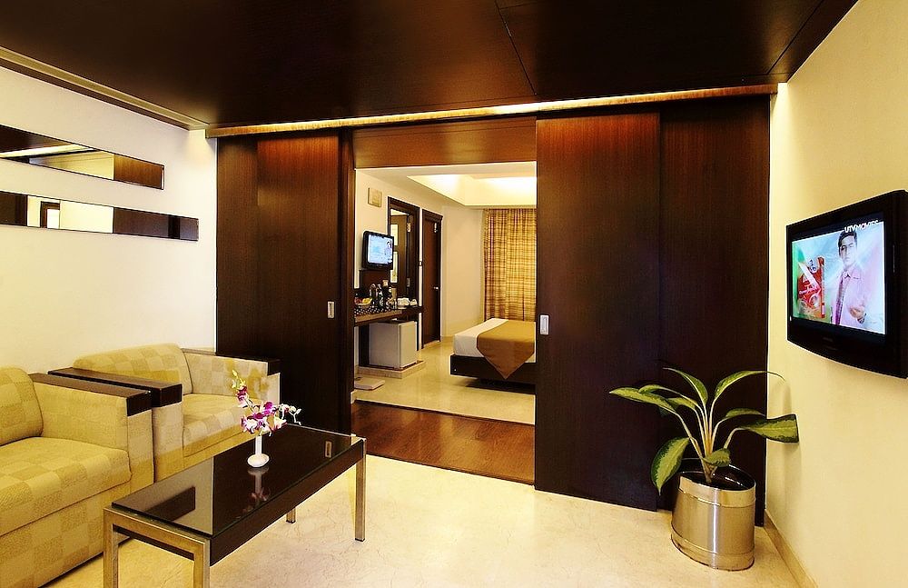 The President Hotel Luxury Room 9