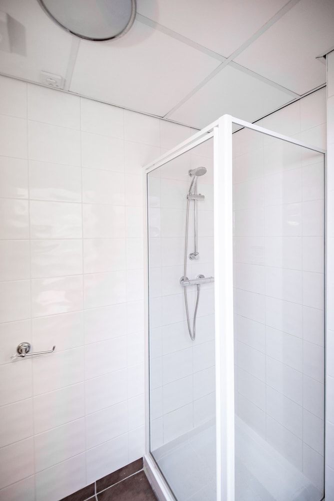 MARS Hotel Seaview Blackpool Standard Twin Room, 2 Twin Beds 4