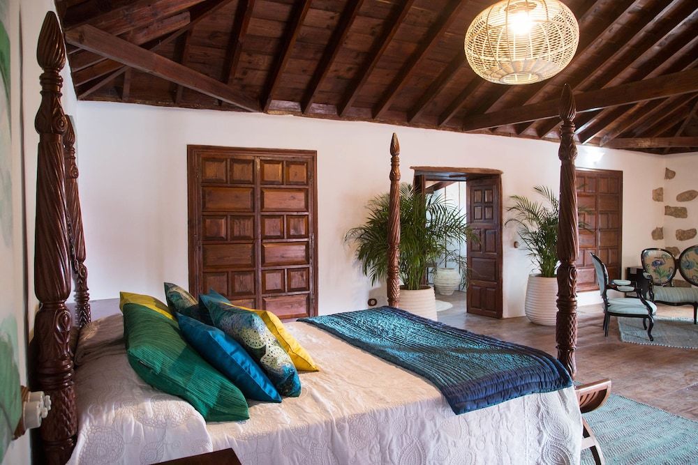 Suite (#6 Antigua)