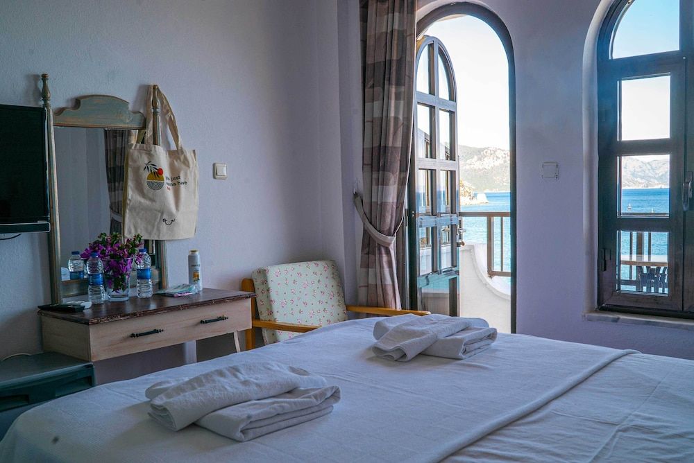 Diplomat Hotel Panoramic Double or Twin Room, Sea View, Beachfront 3