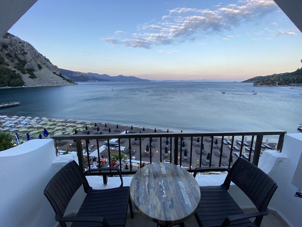 Diplomat Hotel Panoramic Double or Twin Room, Sea View, Beachfront 8