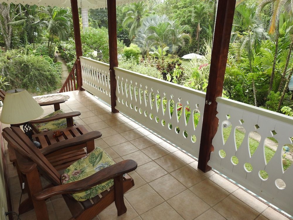Comfort Room, 1 Queen Bed, Non Smoking, Pool View
