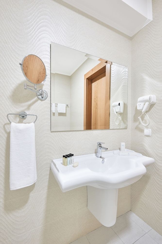 Praga Hotel Standard Double or Twin Room, 1 King Bed, City View 5