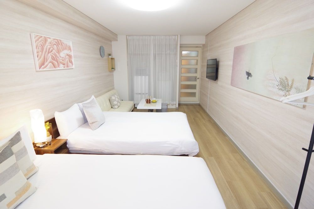 Nipponbashi Art Hotel Room (606) 6