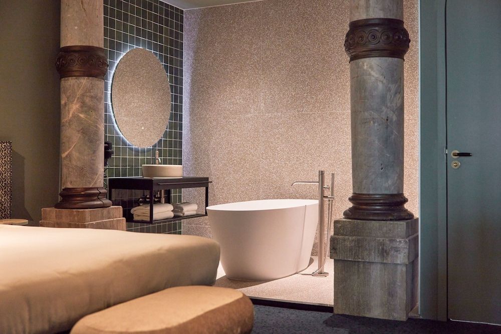 Heavens Hotel Royal Double Room 10